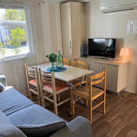 Mobil-Home Climatise Avec Piscine Aureilhan  Eksteriør billede